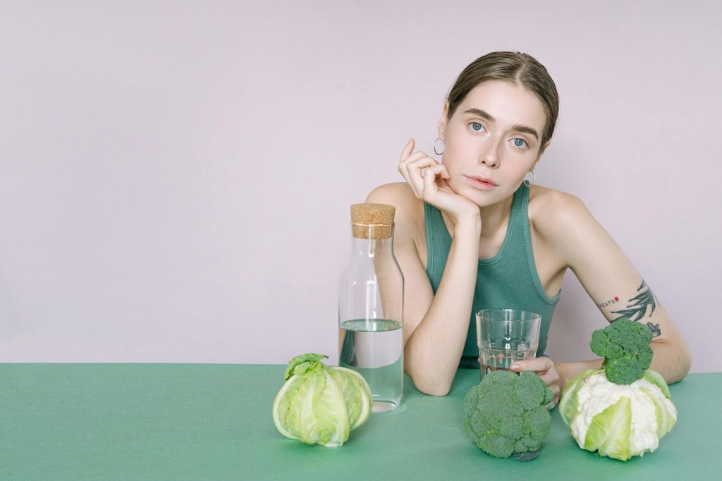 Gambar cara detox tubuh secara alami di rumah dengan menggunakan bahan alami dan ramuan tradisional untuk membersihkan tubuh dari racun dan meningkatkan kesehatan secara keseluruhan.
