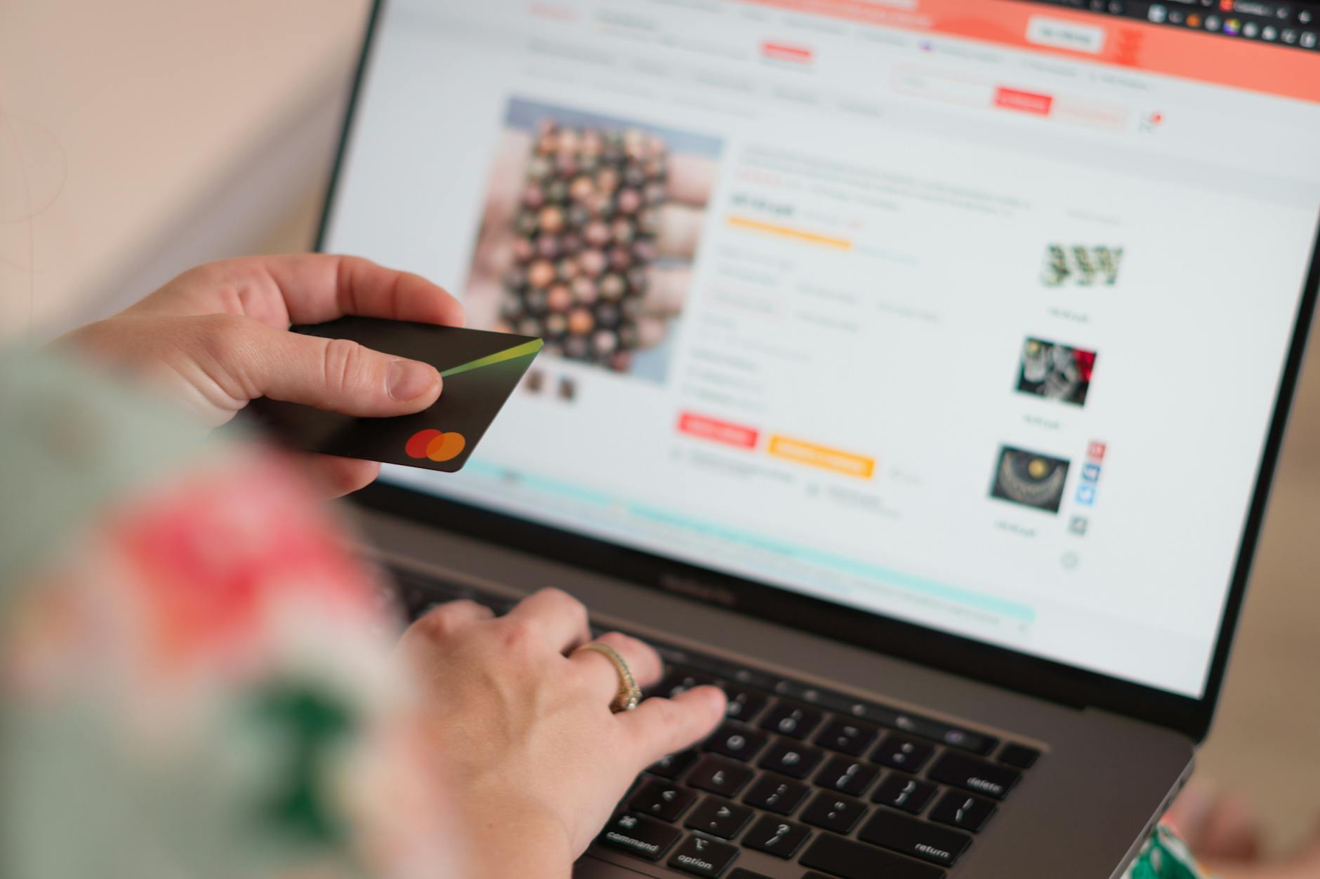Kutus Kutus minyak herbal asli beli online aman dan terpercaya, khasiat minyak kutus kutus asli.